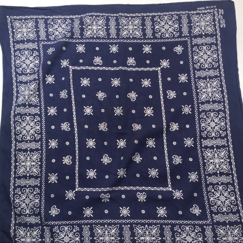 Vintage Fast Color bandana elephant trunk up
